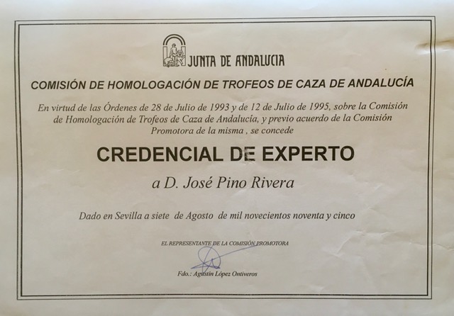Credencial de 07/08/1995 de experto en homologación de trofeos de caza de Andalucía.