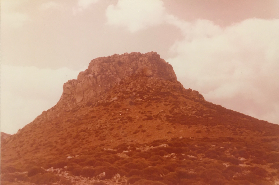 Vista de la peña de los Enamorados, monte de Yunquera, fotografía del Dr. Minoux, 09/09/1975.
