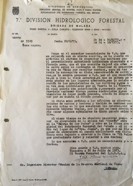 Oficio de 26/07/1973, informando de los medios dispuestos para evitar que las cabras monteses entren a los cultivos.