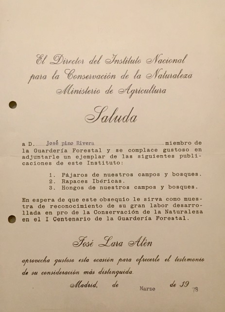 Saluda del Director General del ICONA, de marzo de 1978, adjuntando un ejemplar de tres publicaciones.