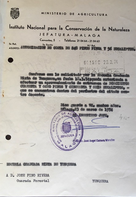 Oficio de 23/03/1974, informando de la autorización de aprovechamiento en el coto escolar a la Escuela de Yunquera.
