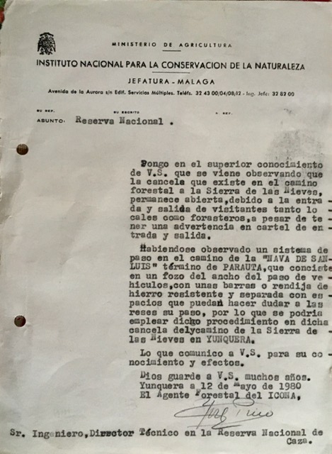 Oficio de 12/05/1980, proponiendo la instalación de un paso canadiense en el camino de la sierra de las Nieves.