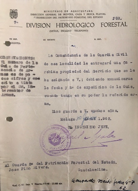 Oficio de 30/06/1962, comunicando la entrega de una carabina que le ha sido asignada por el Servicio.
