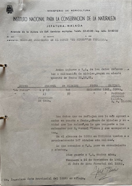 Oficio de 16/11/1981, informando de los nidales de aves insectívoras colocados en el monte Pinar de Yunquera.