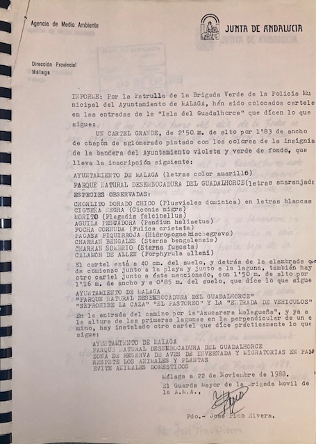 Informe de 22/11/1988, comunicando la instalación de carteles en la Isla del Guadalhorce.